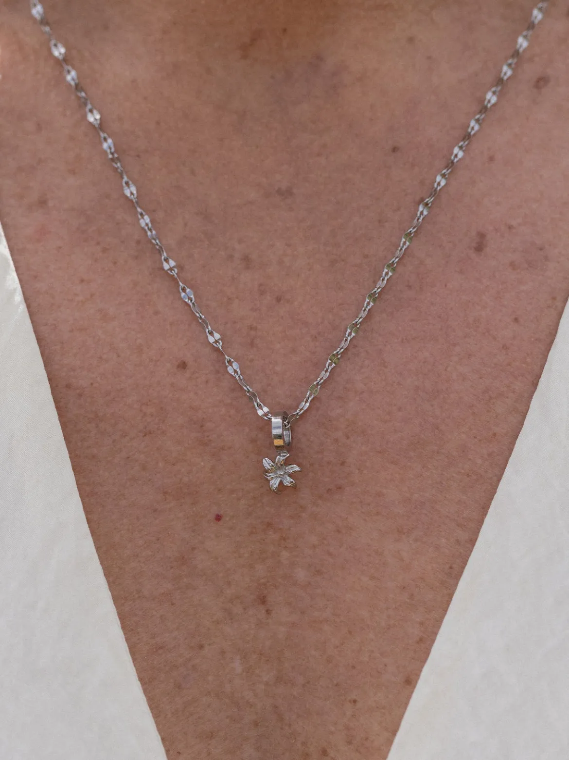 Lilien Charm Anhänger - Geburtsblume Mai